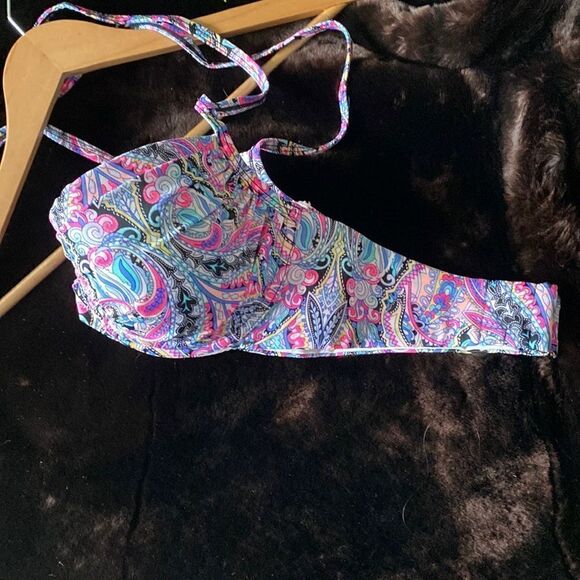 Victoria Secrets Bikini/Swim Top  - Picture 6 of 8